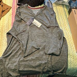 New with tags men’s long sleeve tee